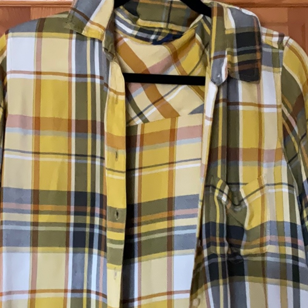 Women’s button down flannel - Picture 2 of 3